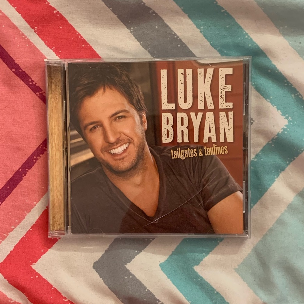 Luke Bryan - tailgates & tanlines